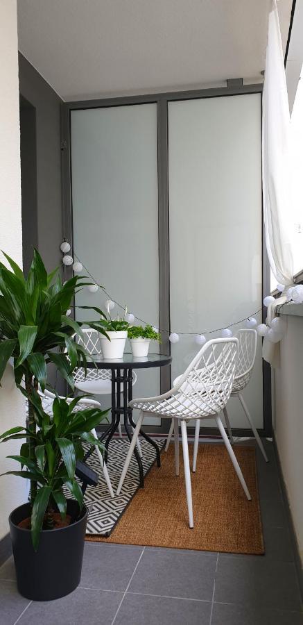 Bit Eccentric With The Balcony Apartment Varşovia Exterior foto
