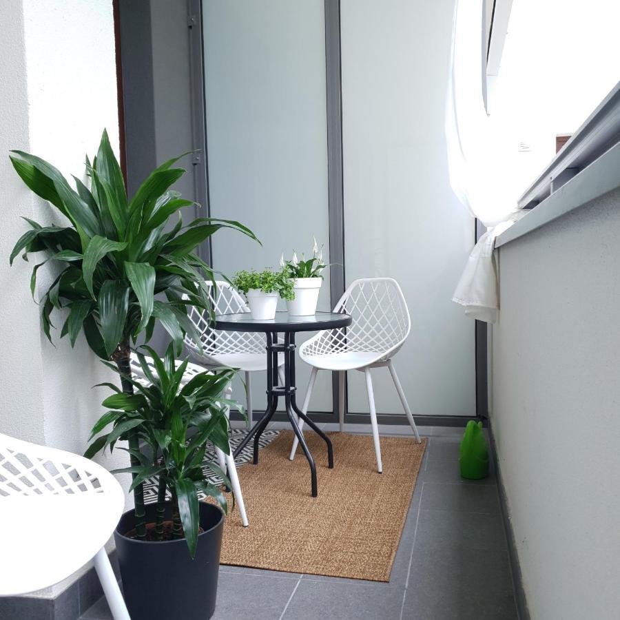 Bit Eccentric With The Balcony Apartment Varşovia Exterior foto